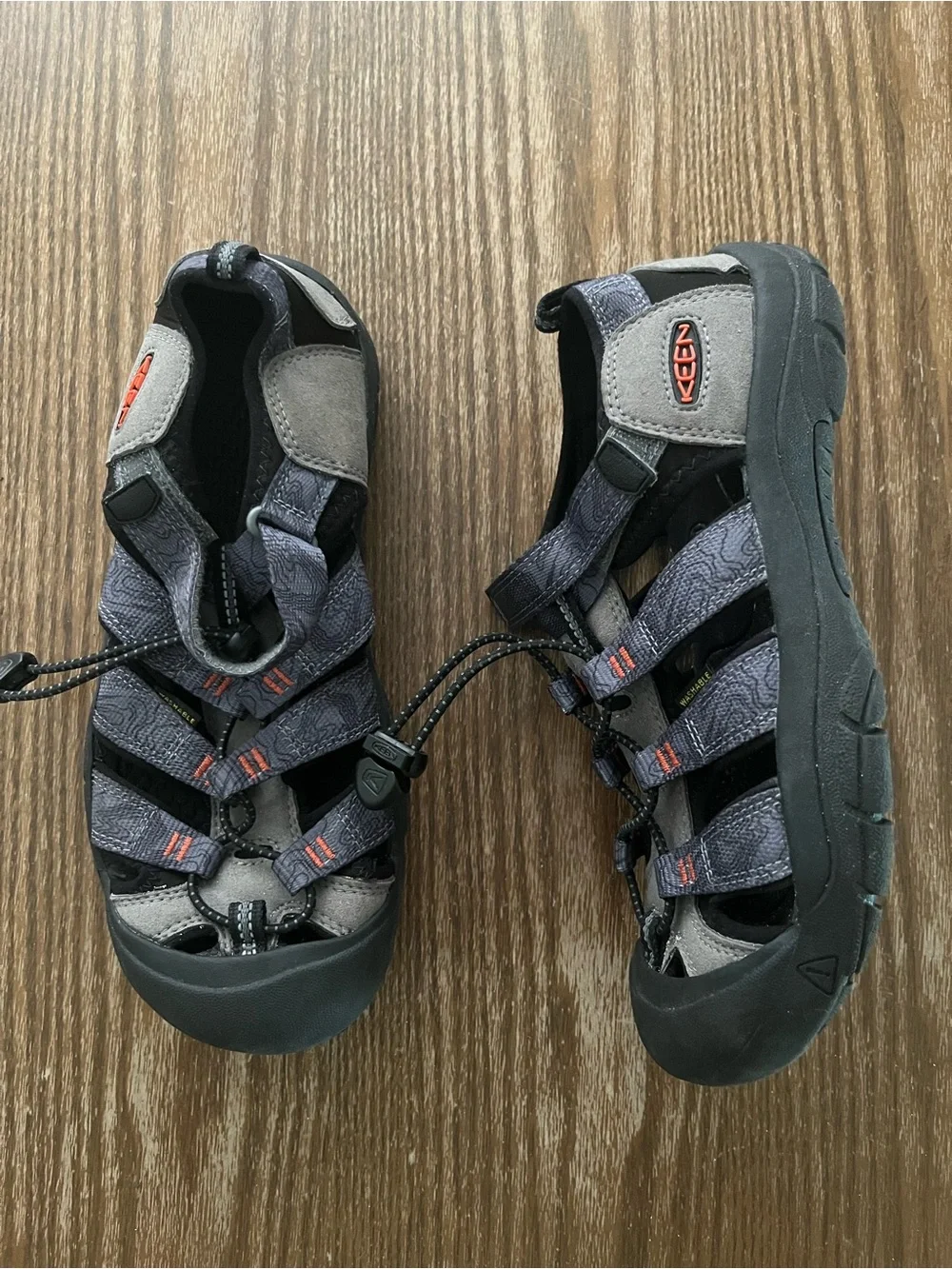 Keen kids Black Athletic Shoes size 6